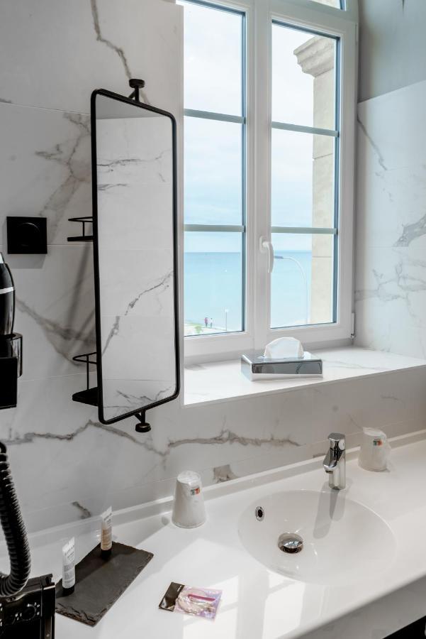 Hotel De La Plage Lion-sur-Mer Exteriér fotografie